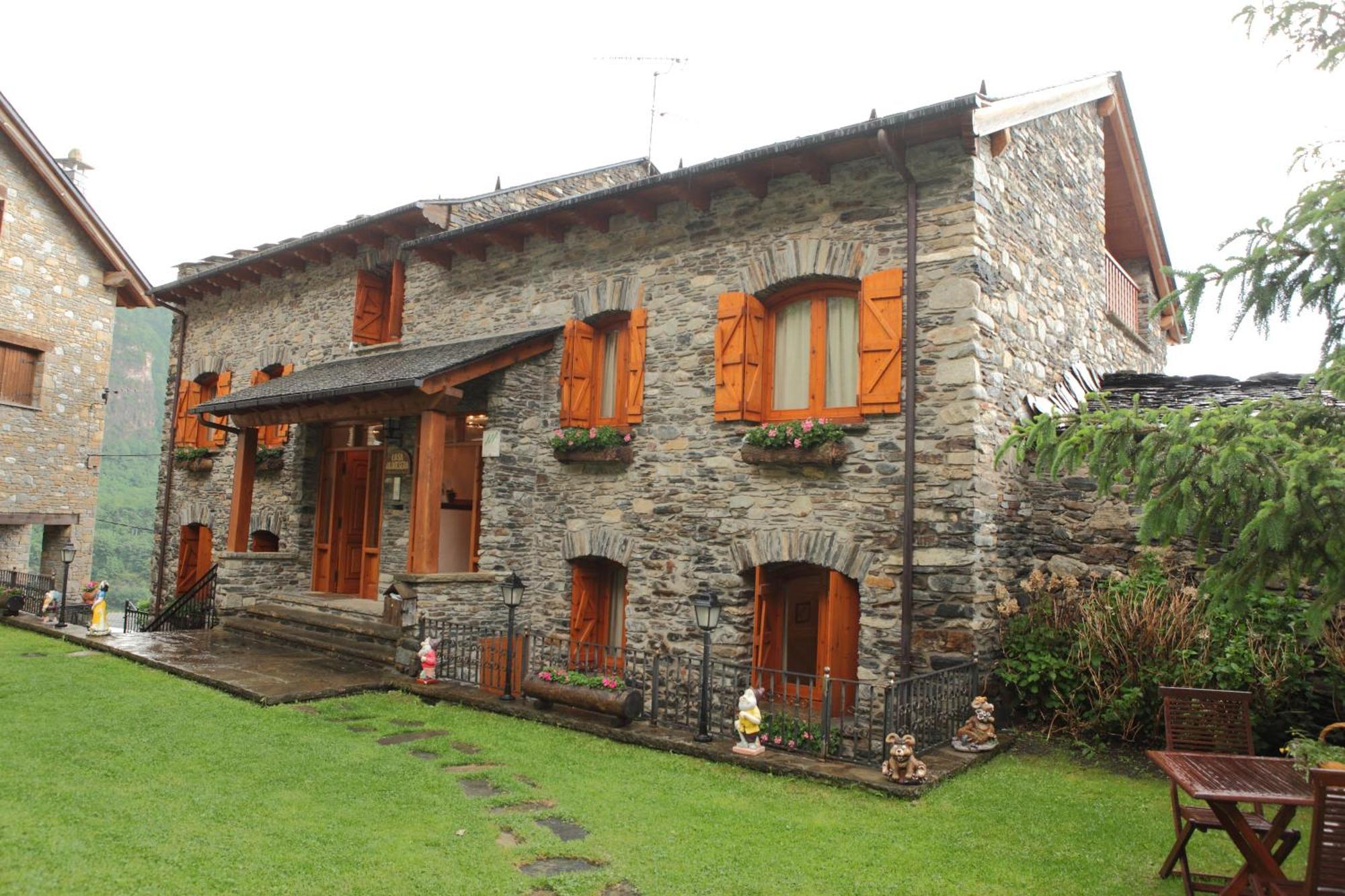 Apartamentos Alba Casa Alquesera Sahun Exterior photo