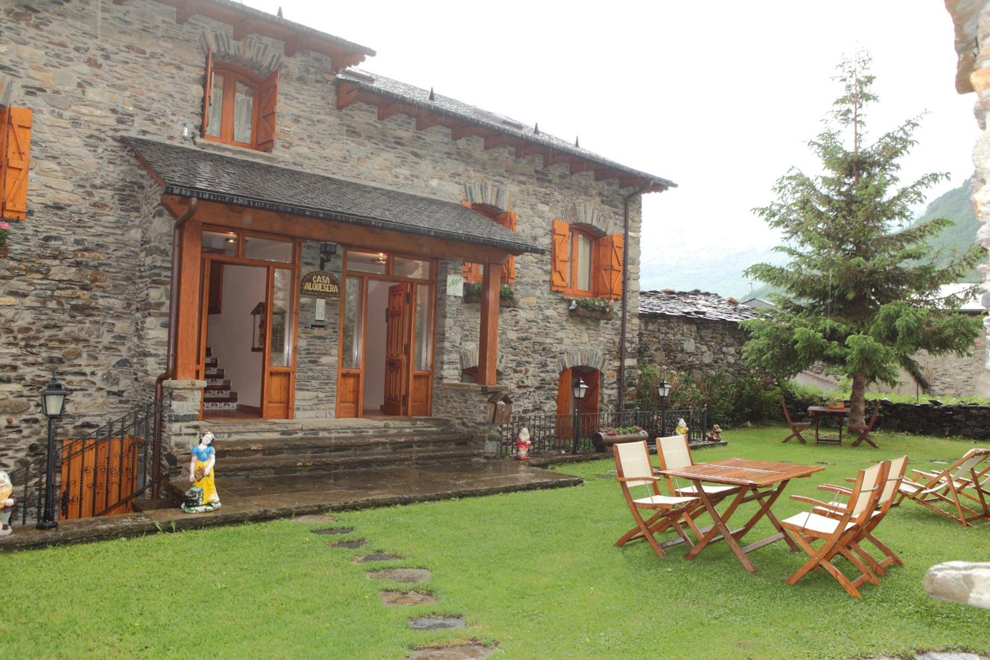 Apartamentos Alba Casa Alquesera Sahun Exterior photo
